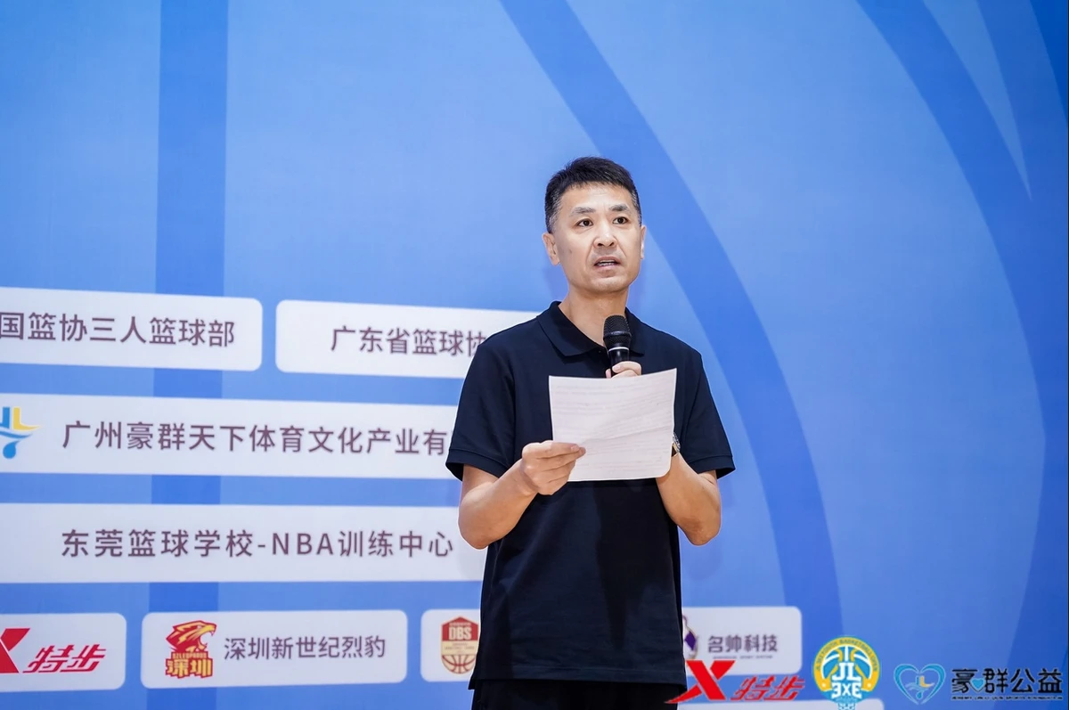 老年人如何安全地进行篮球训练以取得进步?_0